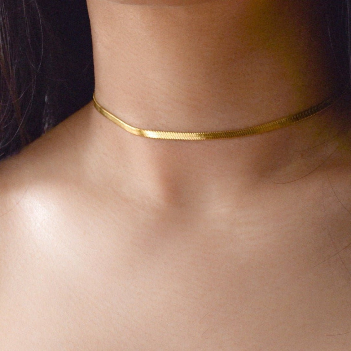 Sleek Gold Choker – Vedern