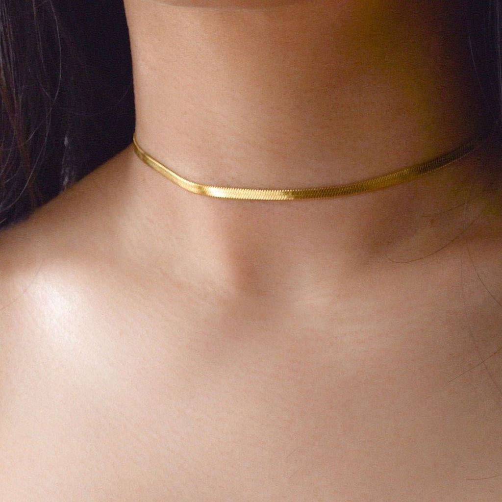 Sleek Gold Choker