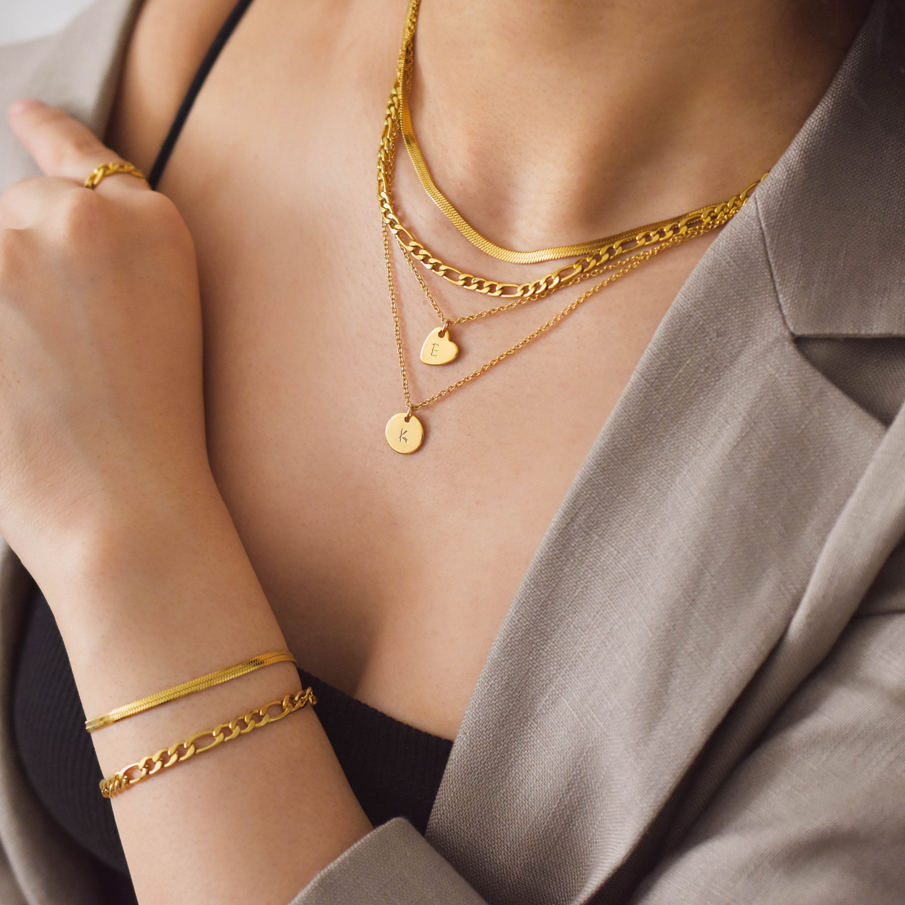 Sleek Gold Choker – Vedern