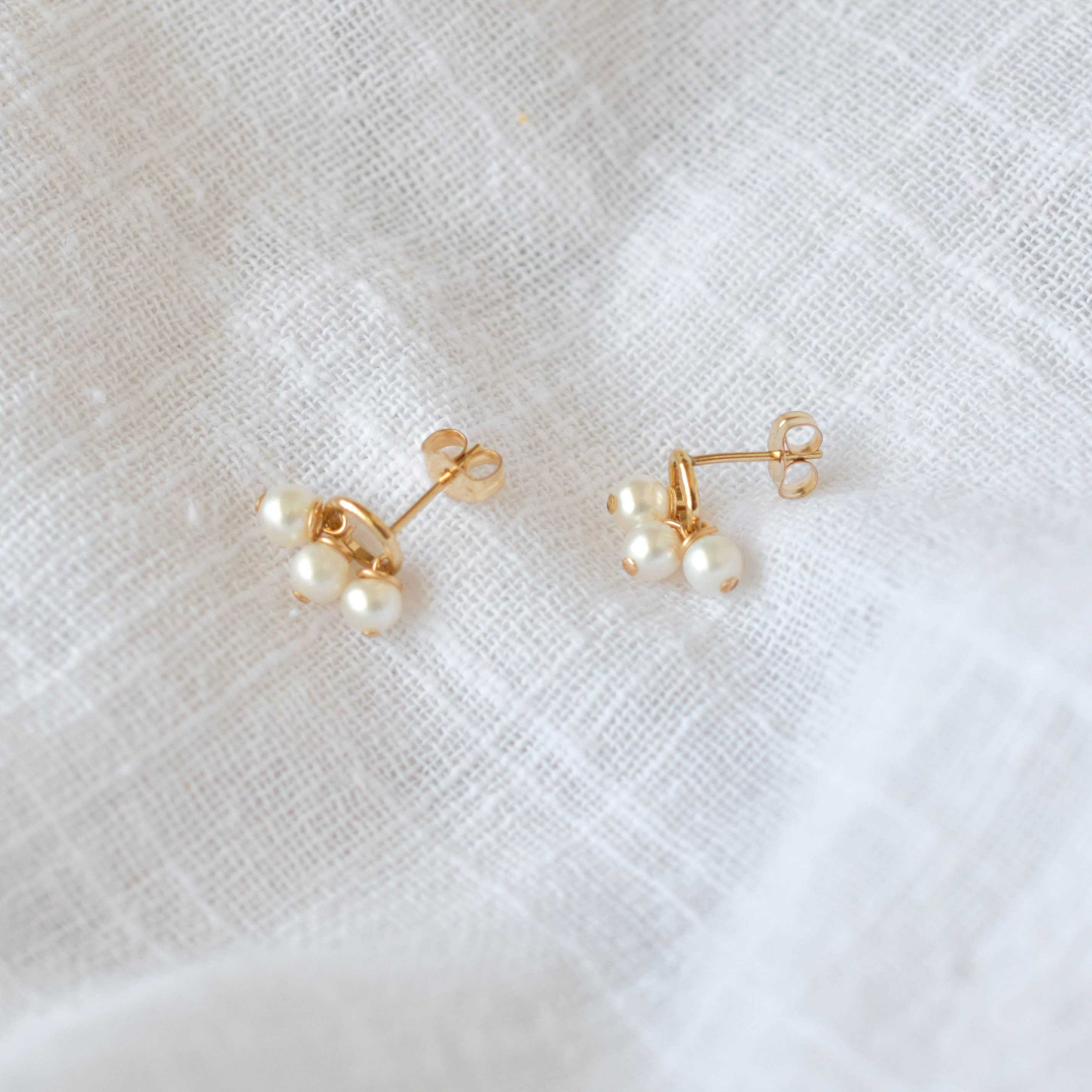 Pearl Circle Stud Earrings