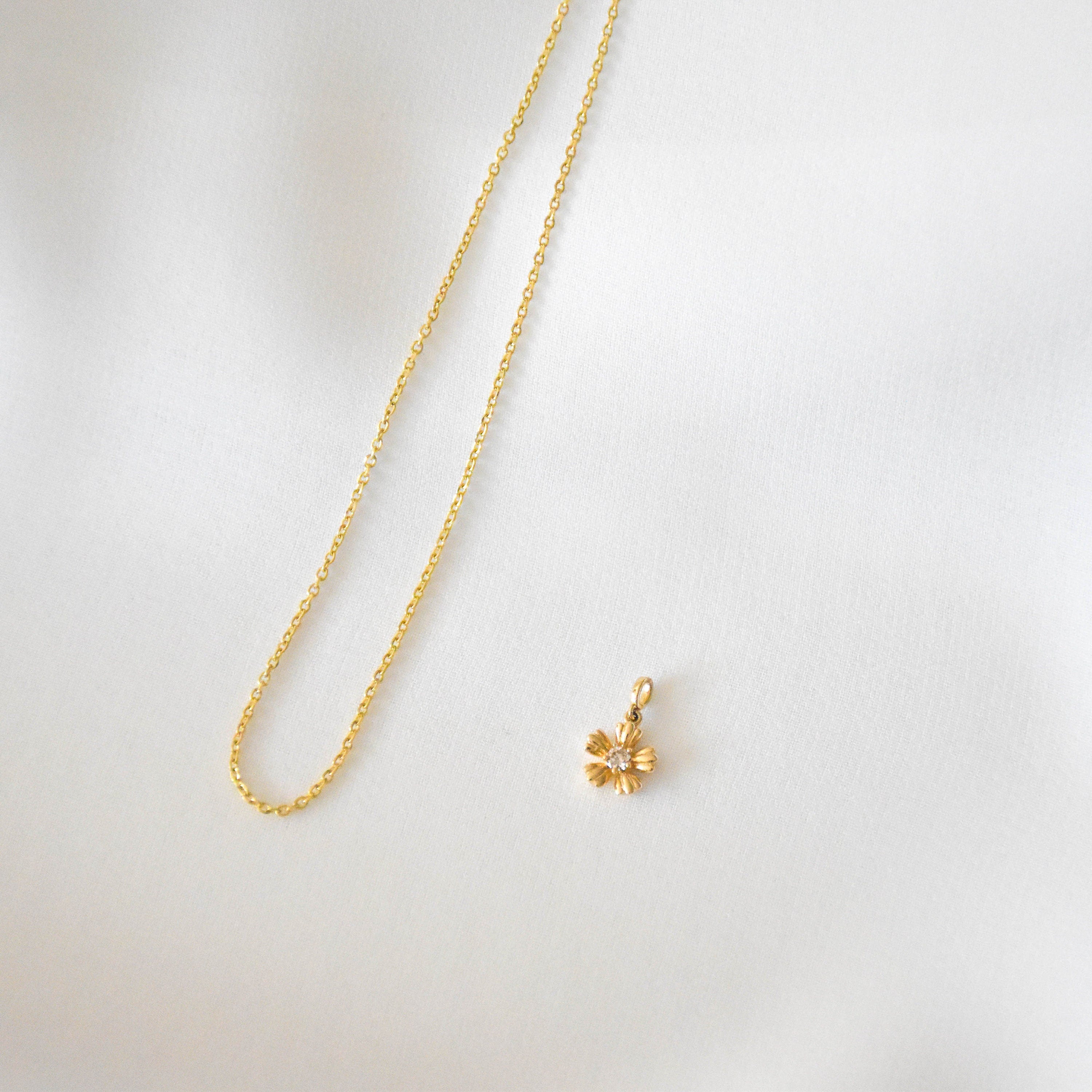 14K SOLID Gold Flower Necklace